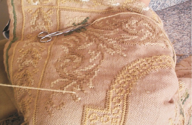 A bordar tapete de Arraiolos